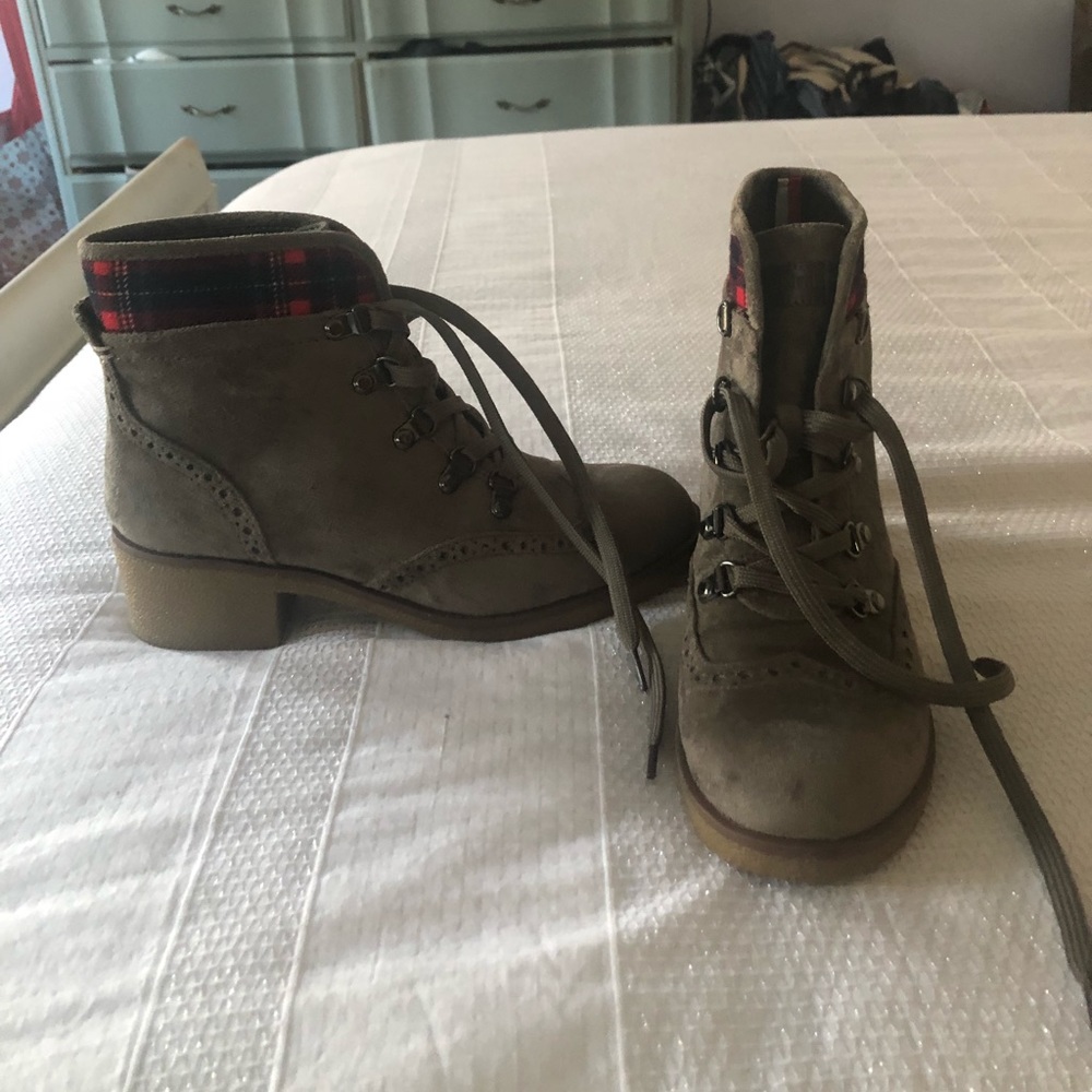 Timmy Hilfiger boots| best offer